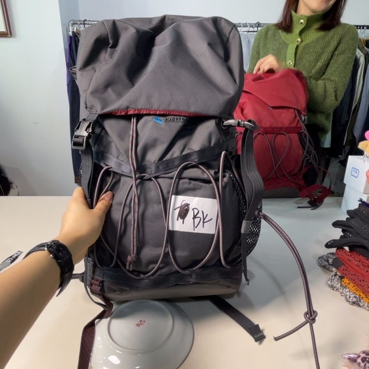 瓷片黑色。。。。。。。。。。。。。。