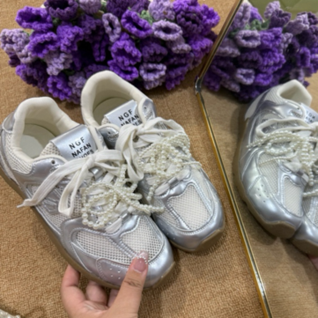 君君透气德训鞋跟高2厘米左右1997