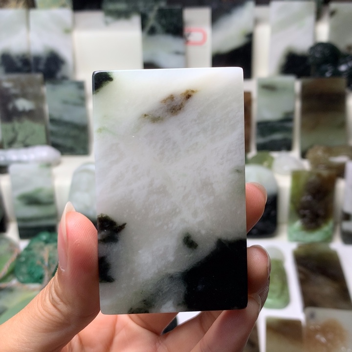 独山玉未镶嵌颈饰