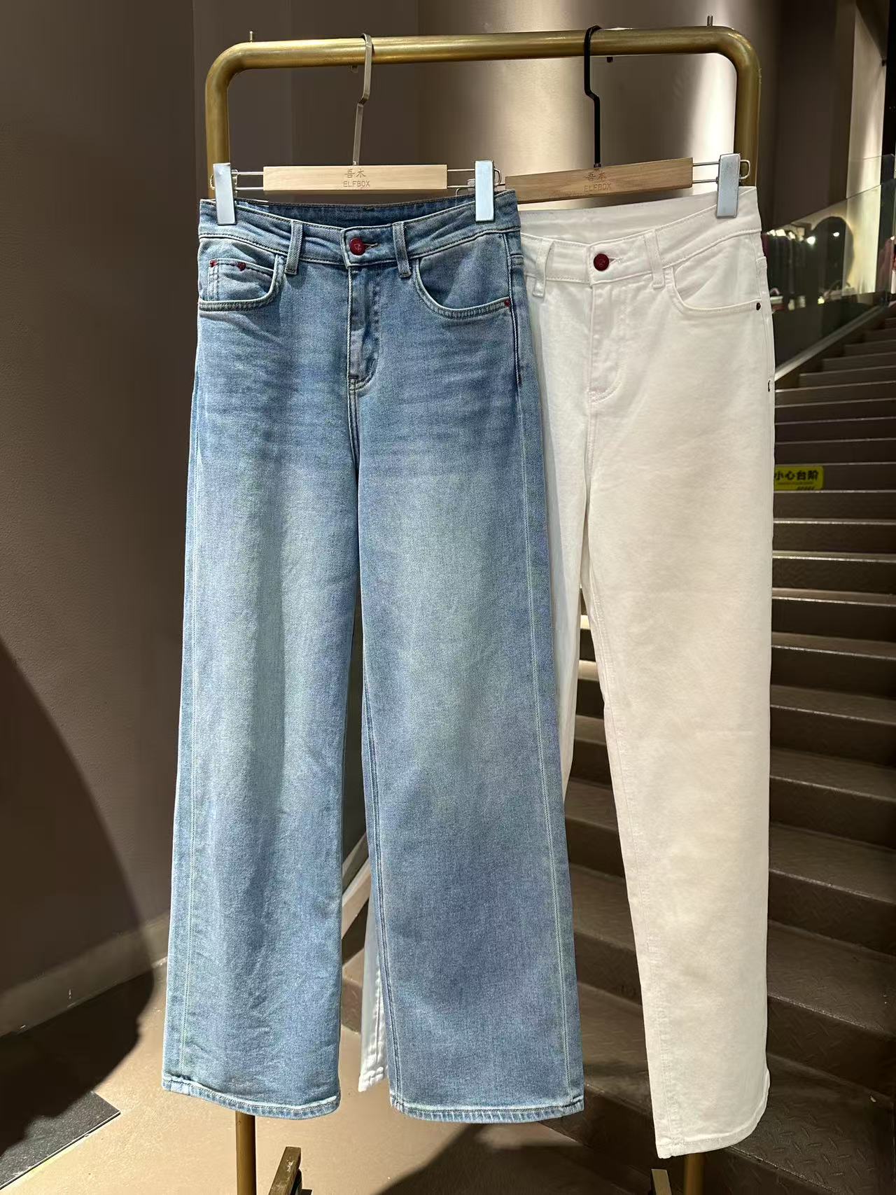 《ELFBOX》时尚蓝色白色百搭显瘦设计感小众直筒长款牛仔裤35118