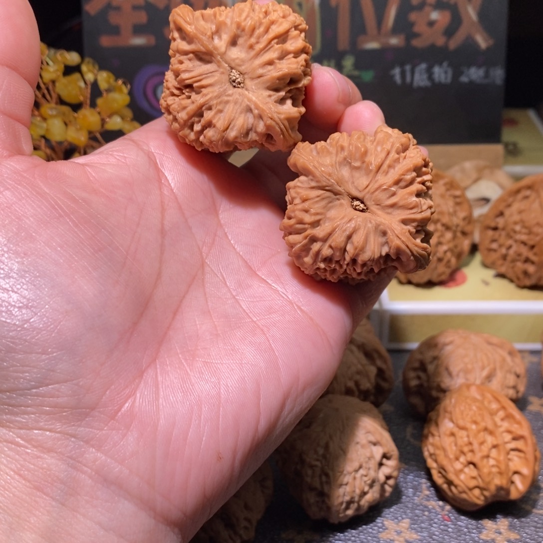 孤***耻文玩核桃吊坠南疆石