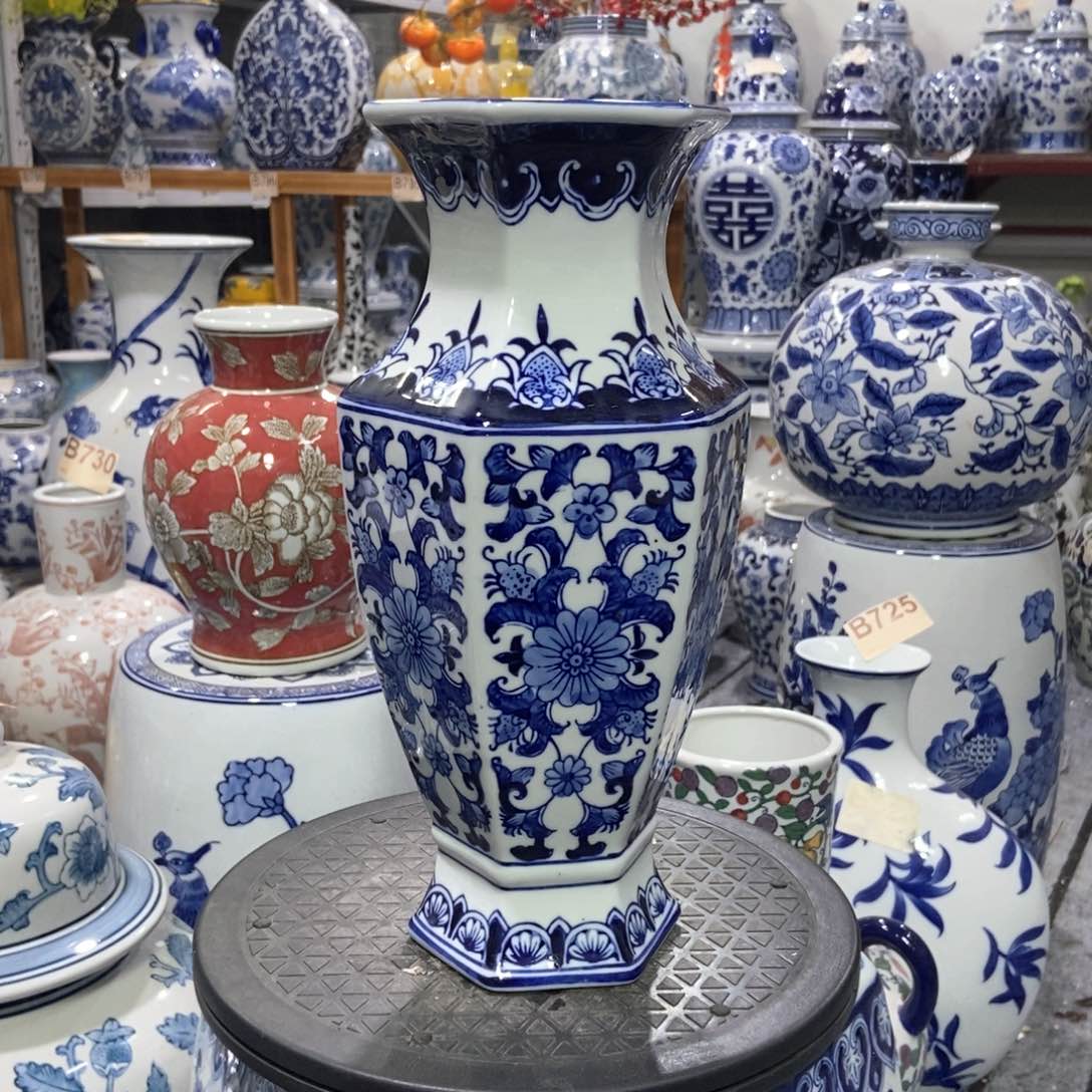 摆件花瓶手绘釉下彩