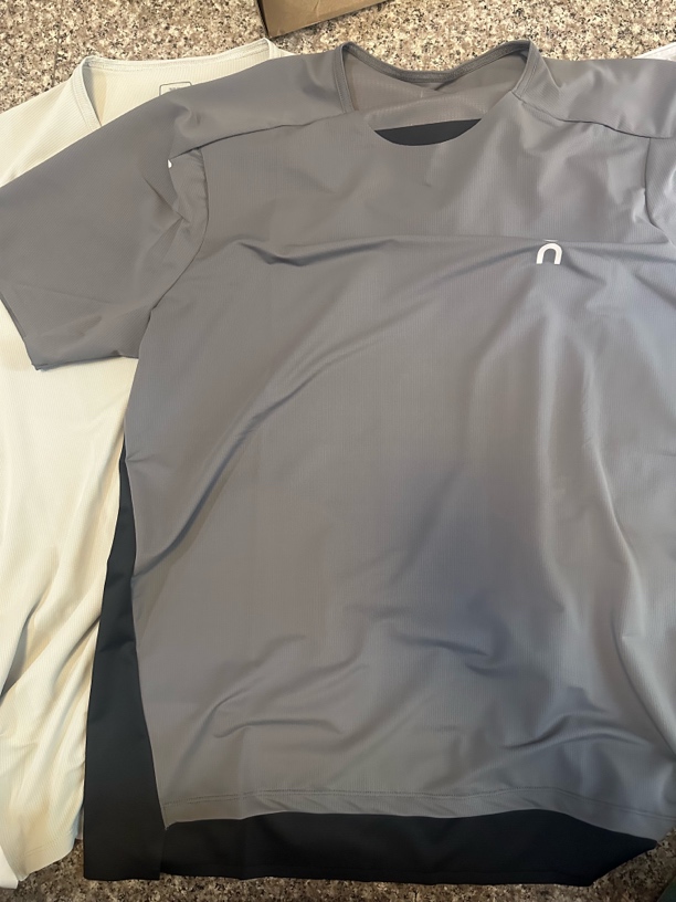 新款On男士速干短袖体恤