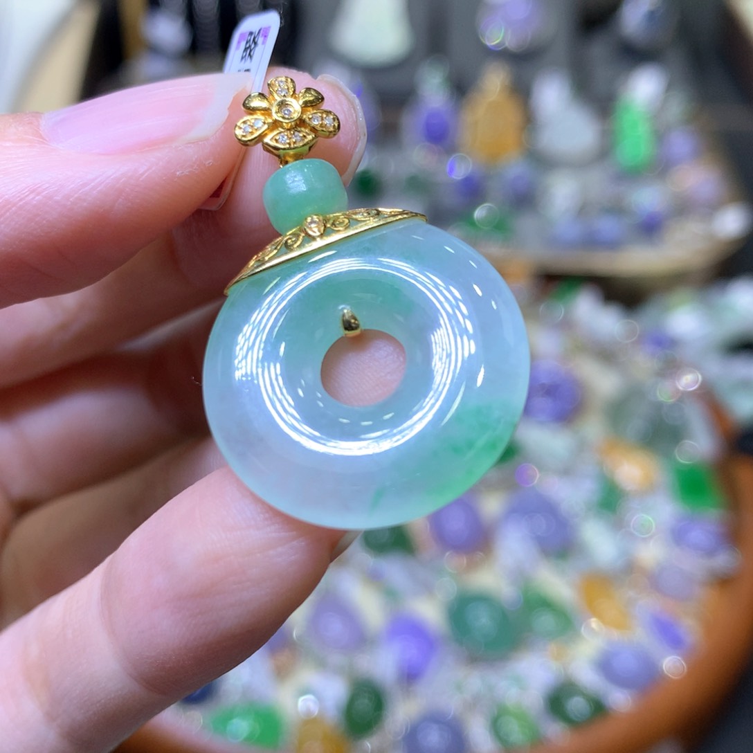 【闪购商品】翡翠颈饰18K金镶嵌翡翠吊坠项链