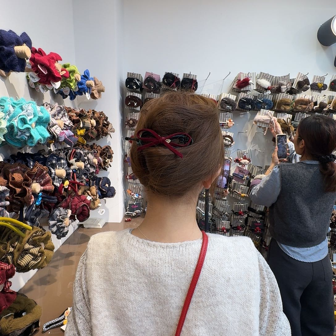 布艺铁合金红的蝴蝶结扭扭夹