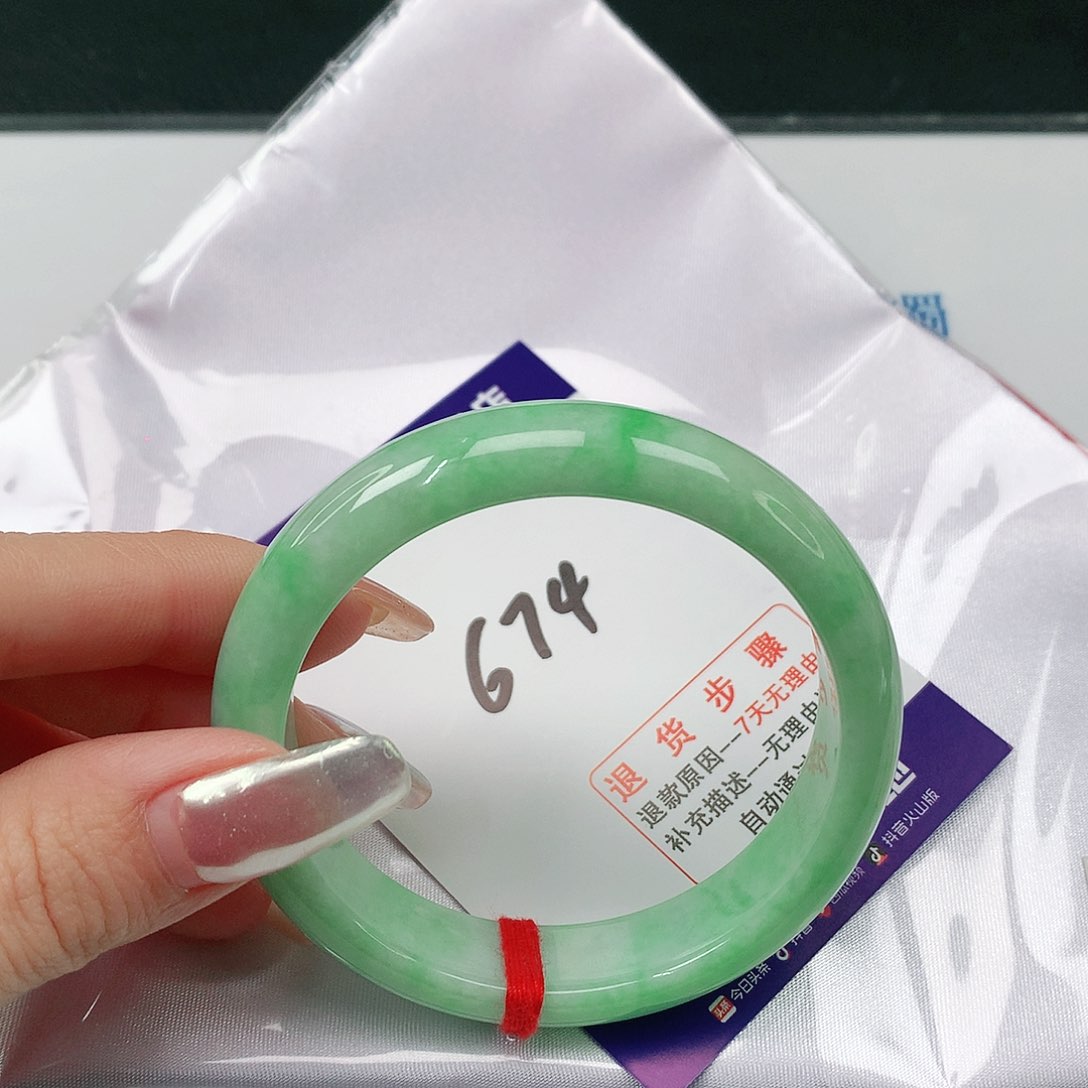 翡翠手镯未镶嵌翡翠手镯