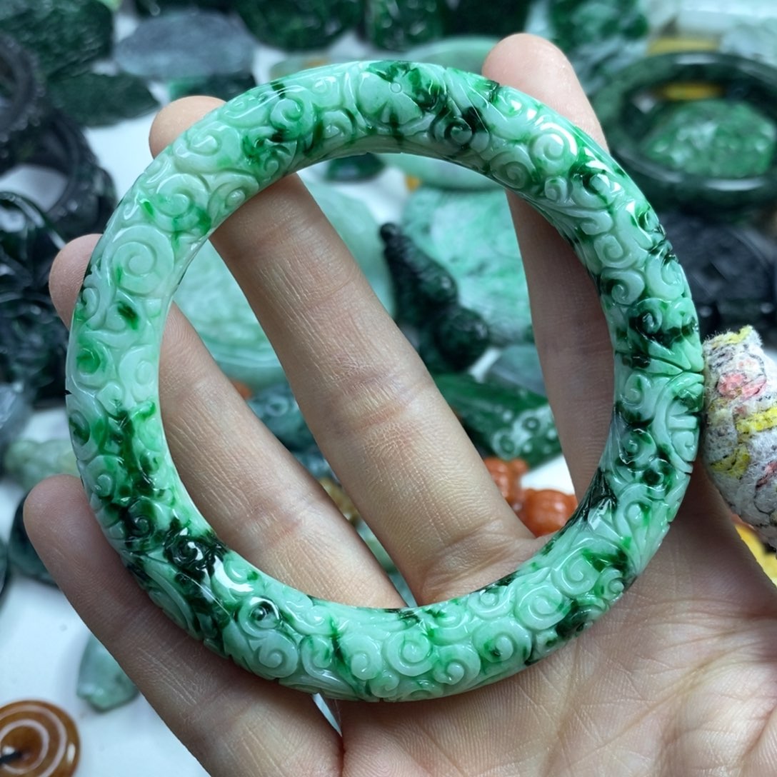 翡翠颈饰未镶嵌悠**月