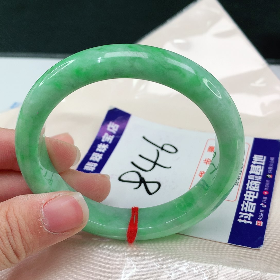 翡翠手镯未镶嵌翡翠