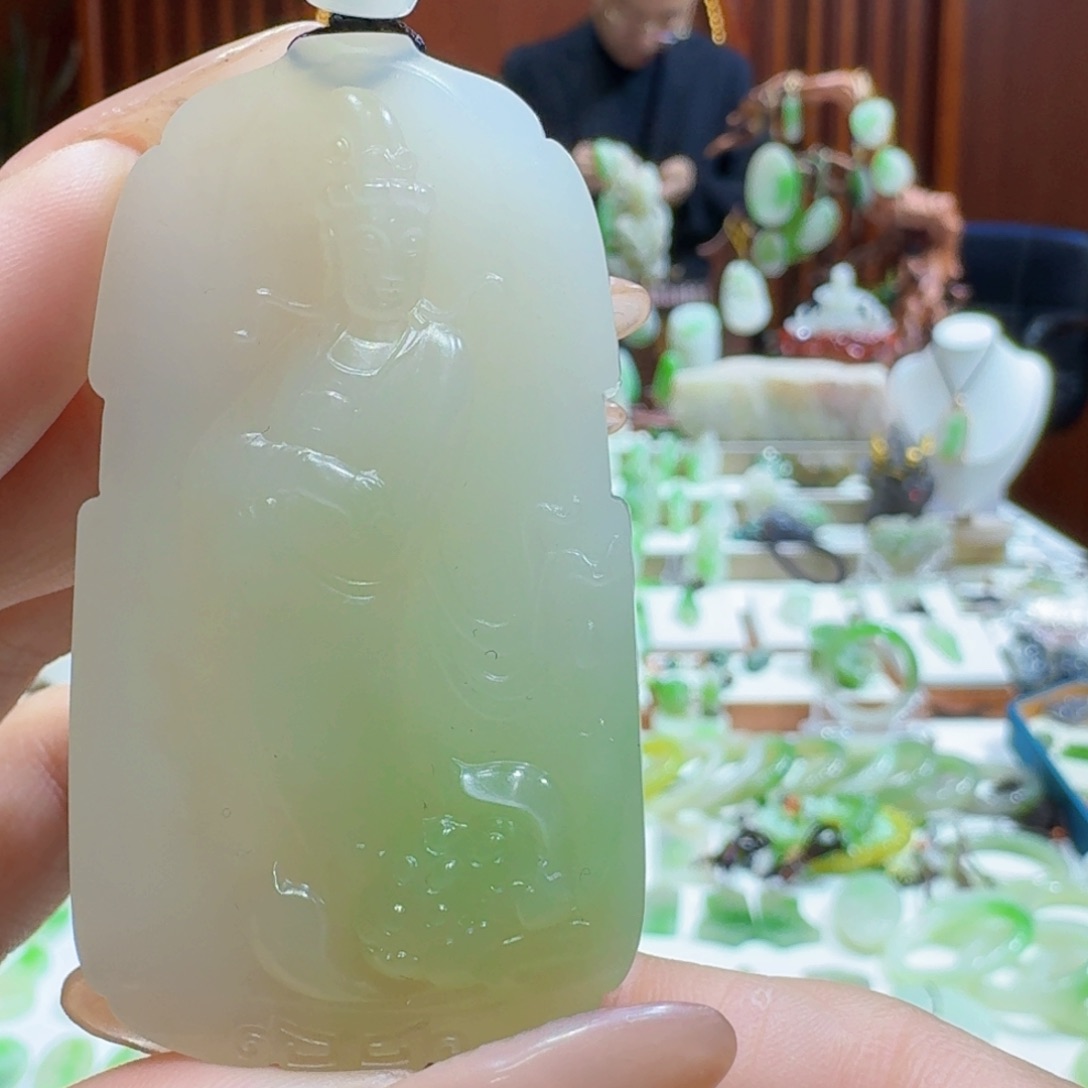 和田玉翠青三色观音未镶嵌