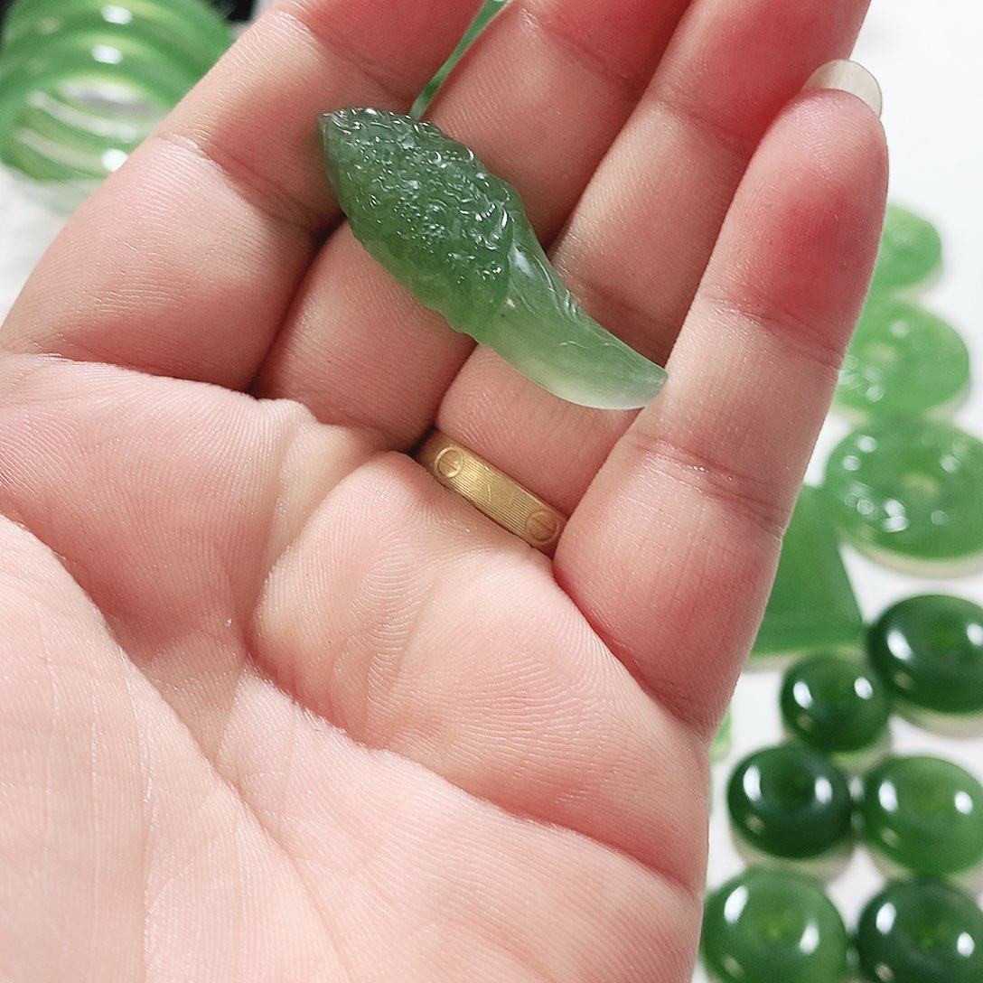 蛇纹石玉未镶嵌挂件