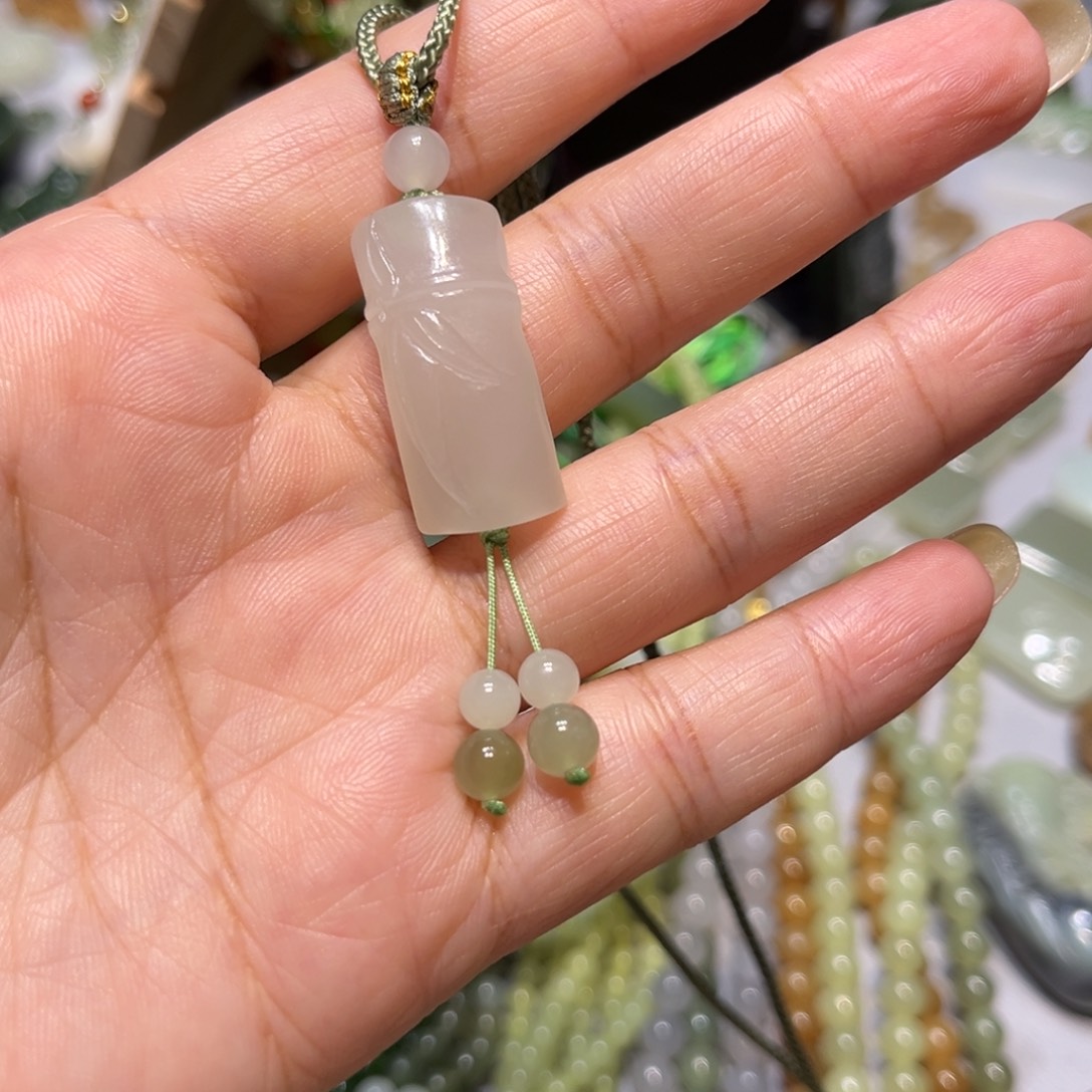 炸****颈饰未镶嵌和田玉