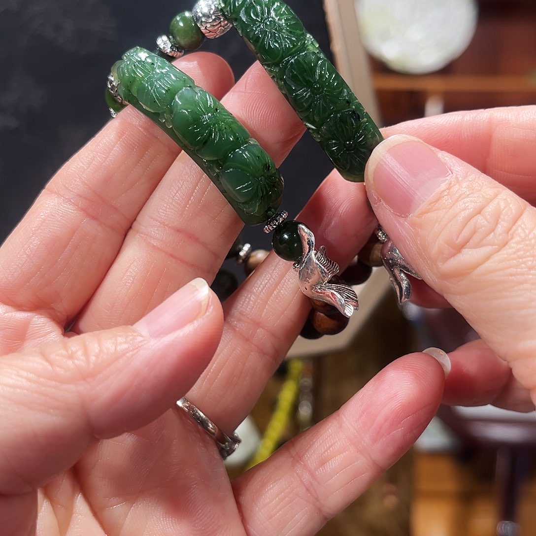 颈饰未镶嵌和田玉（糖玉）