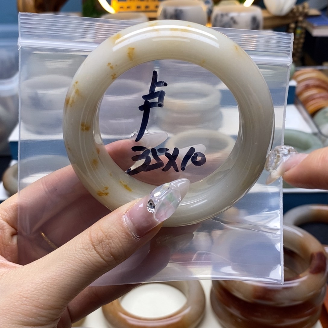 石英质玉手镯未镶嵌卢*