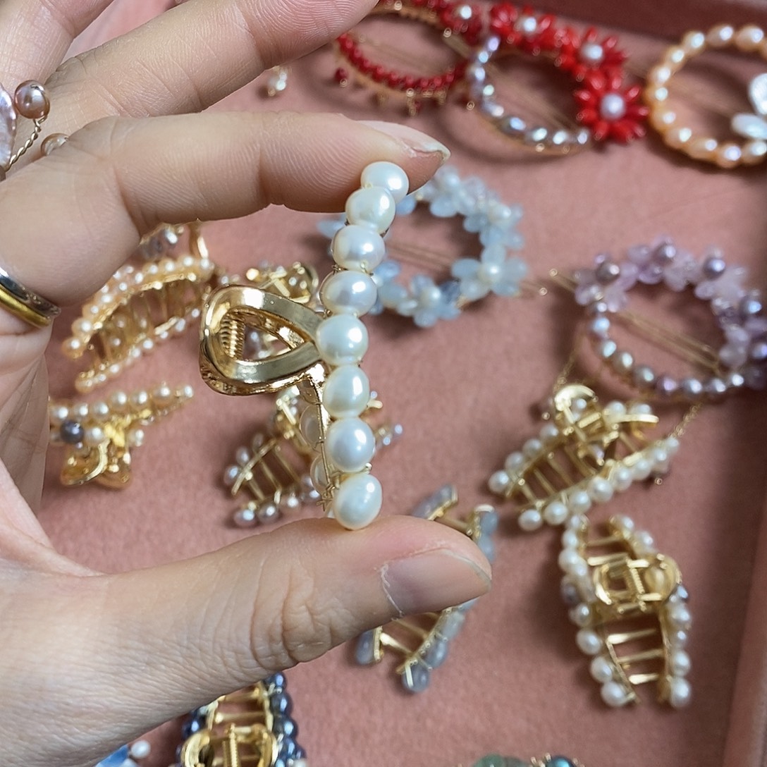 合金白色小抓夹福利