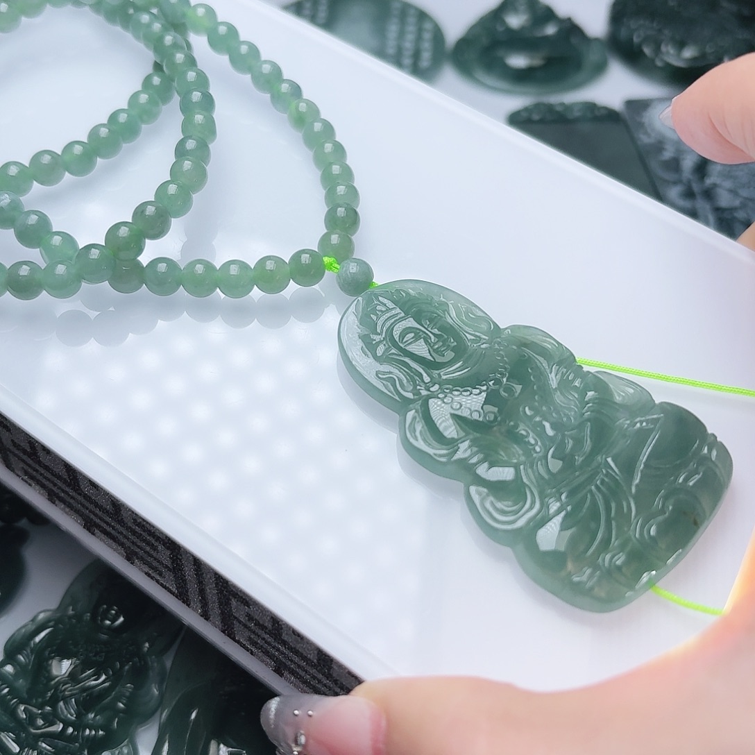 翡翠未镶嵌颈饰天然的A货翡翠多样性发其一 