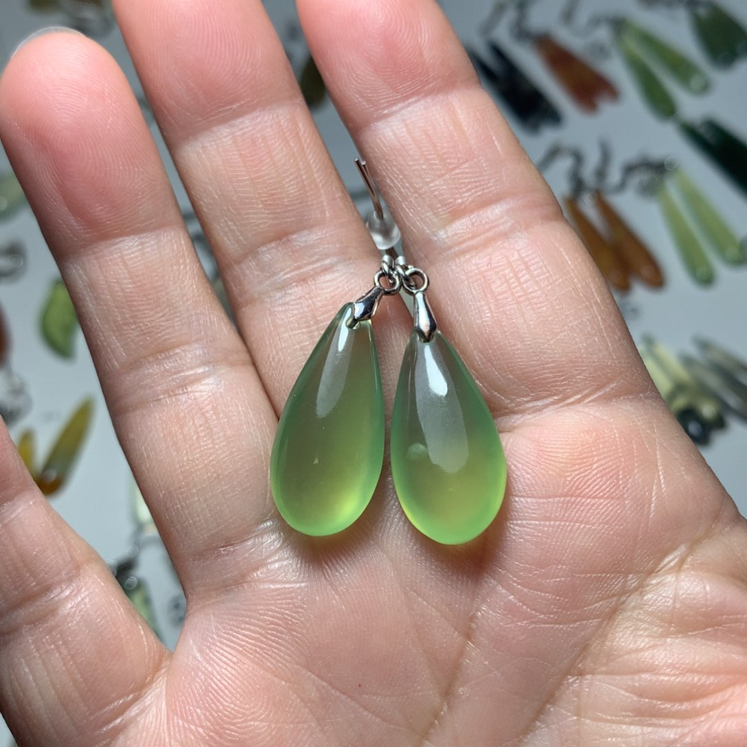 蛇纹石玉耳环未镶嵌