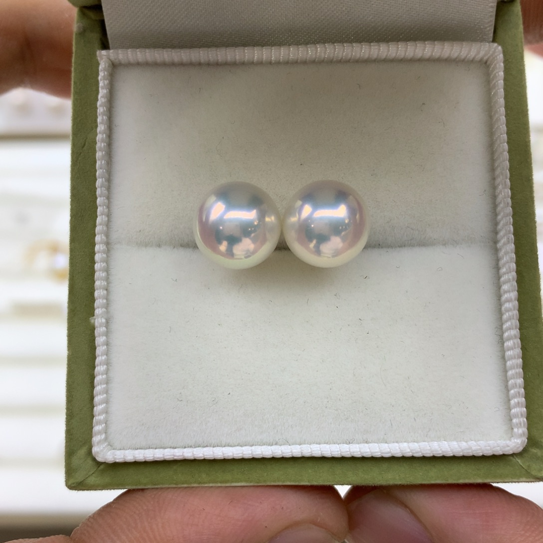 惊***瞥18K金镶嵌淡水珍珠耳饰