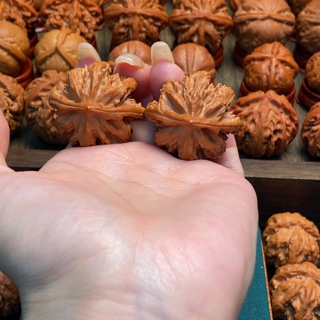 佚***名文玩核桃把件火焰纹粗筋