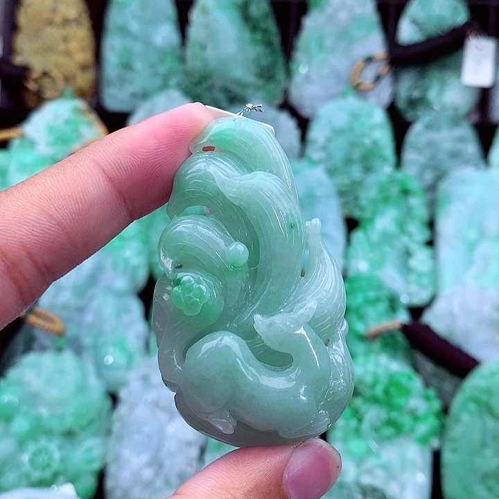 天然A货翡翠九尾狐