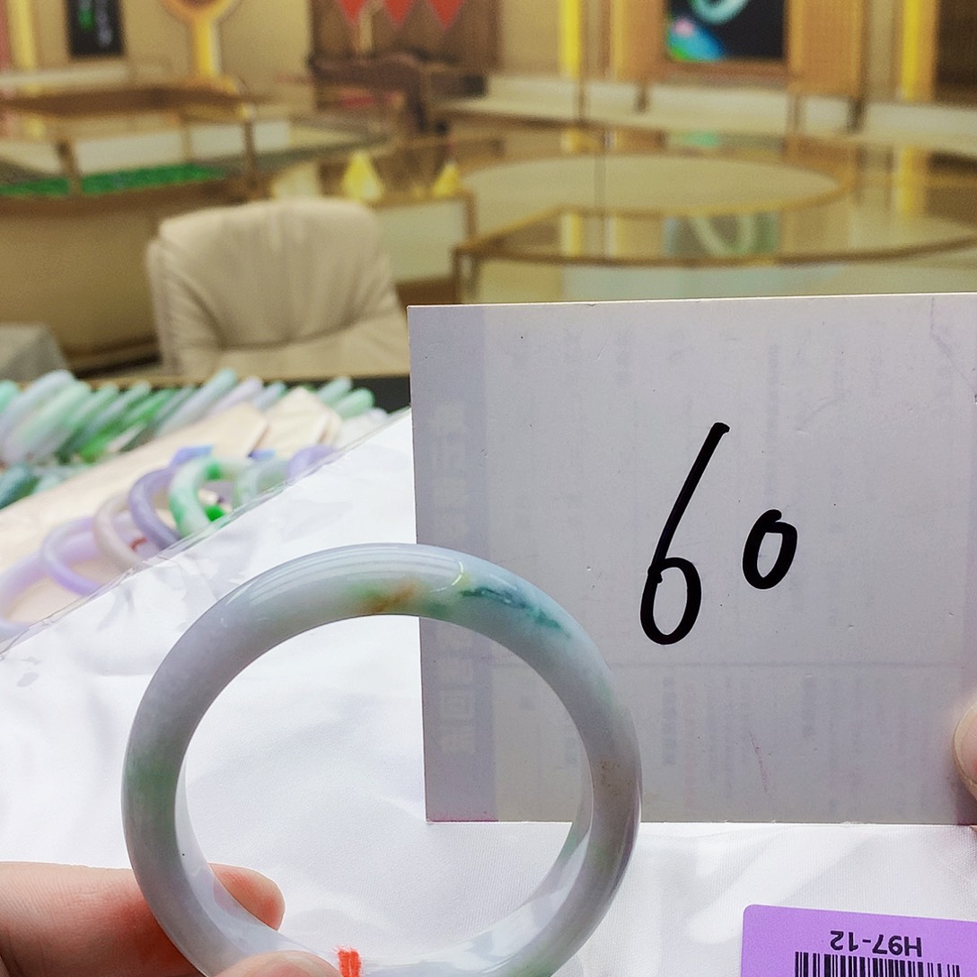 翡翠未镶嵌手镯ghfhgc