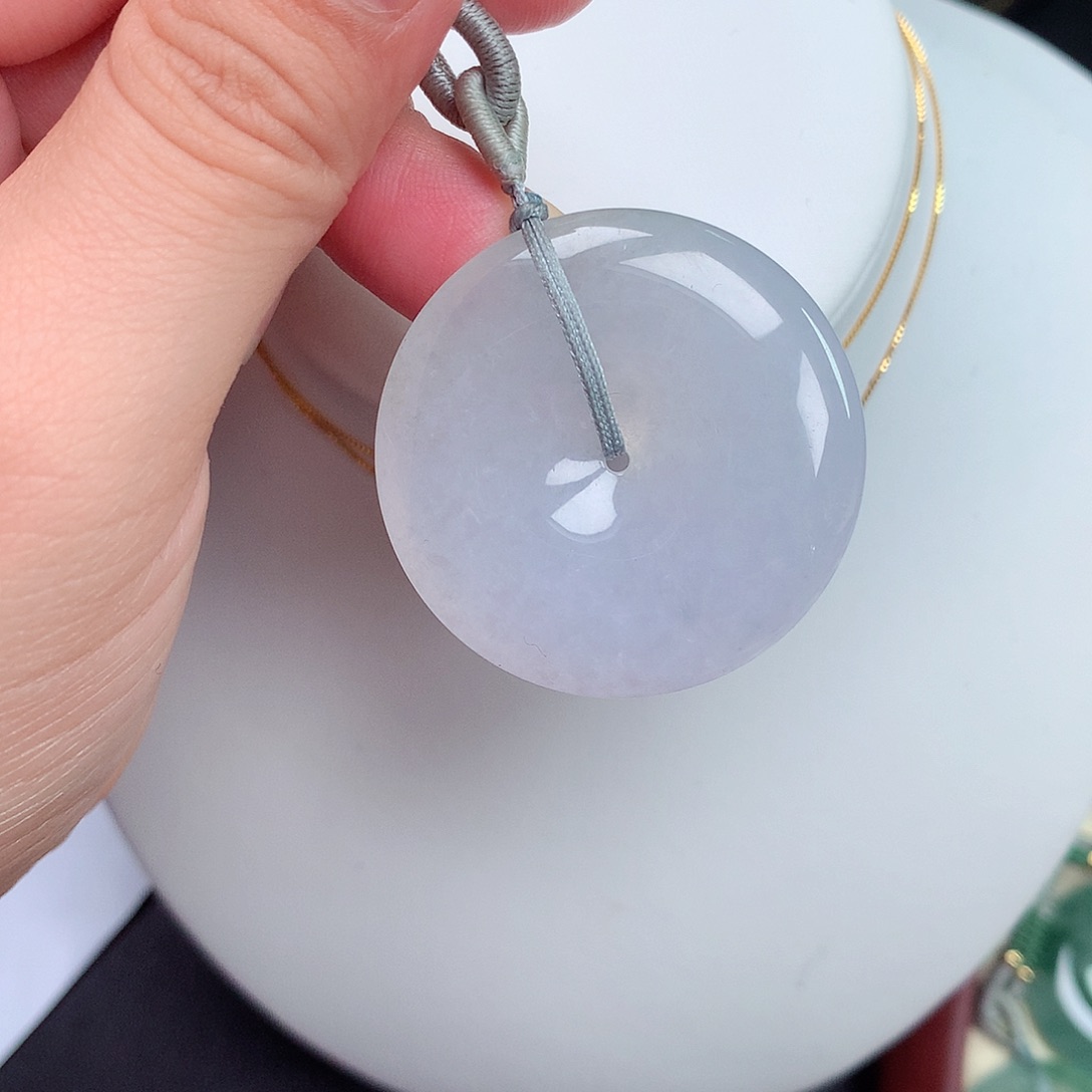 翡翠颈饰未镶嵌平安扣