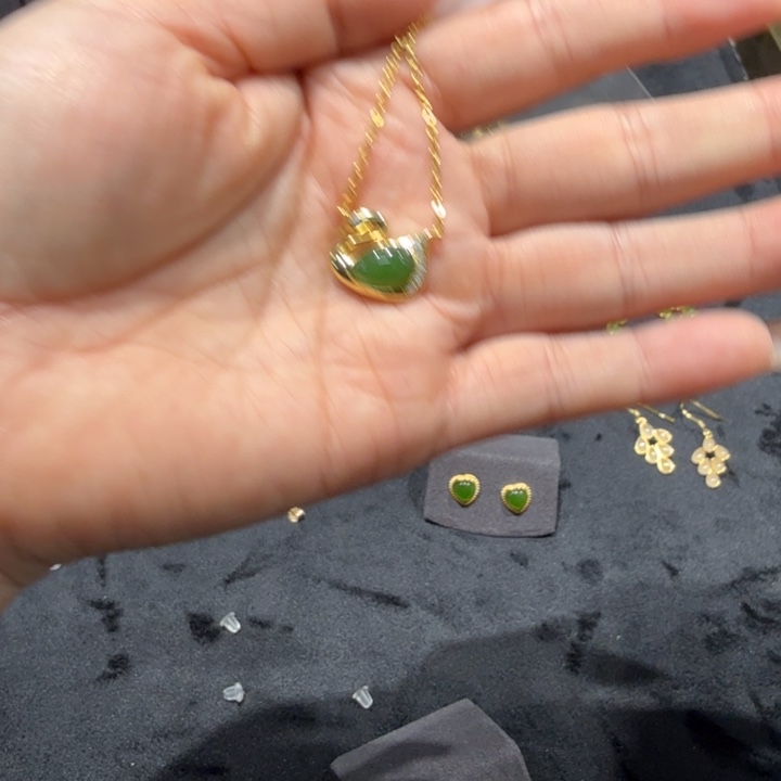 好***a和田玉未镶嵌颈饰