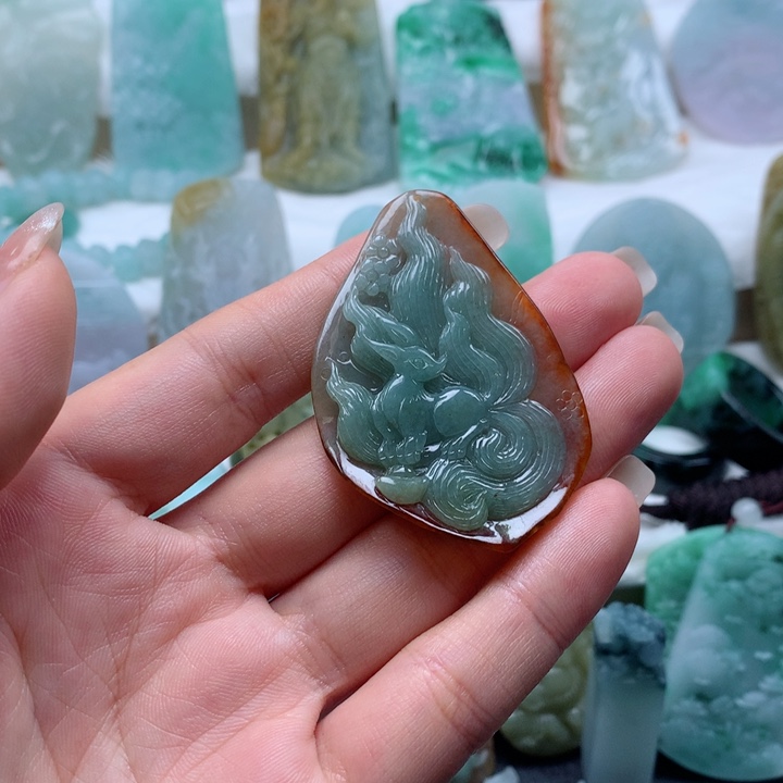 定制翡翠未镶嵌九尾狐