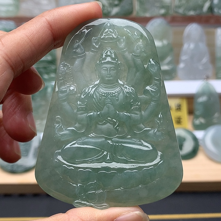 差***生翡翠未镶嵌颈饰千手