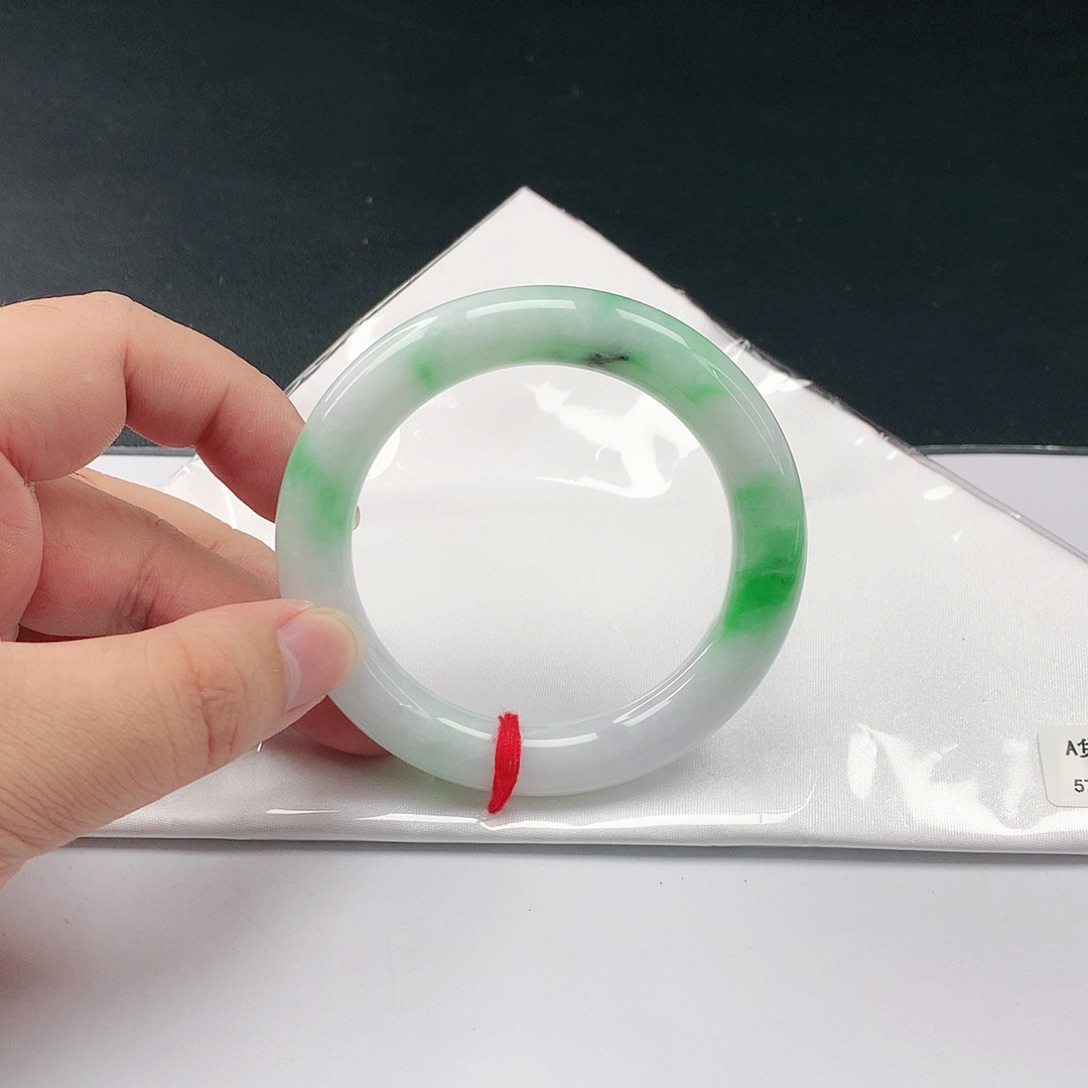 翡翠手镯未镶嵌翡翠031