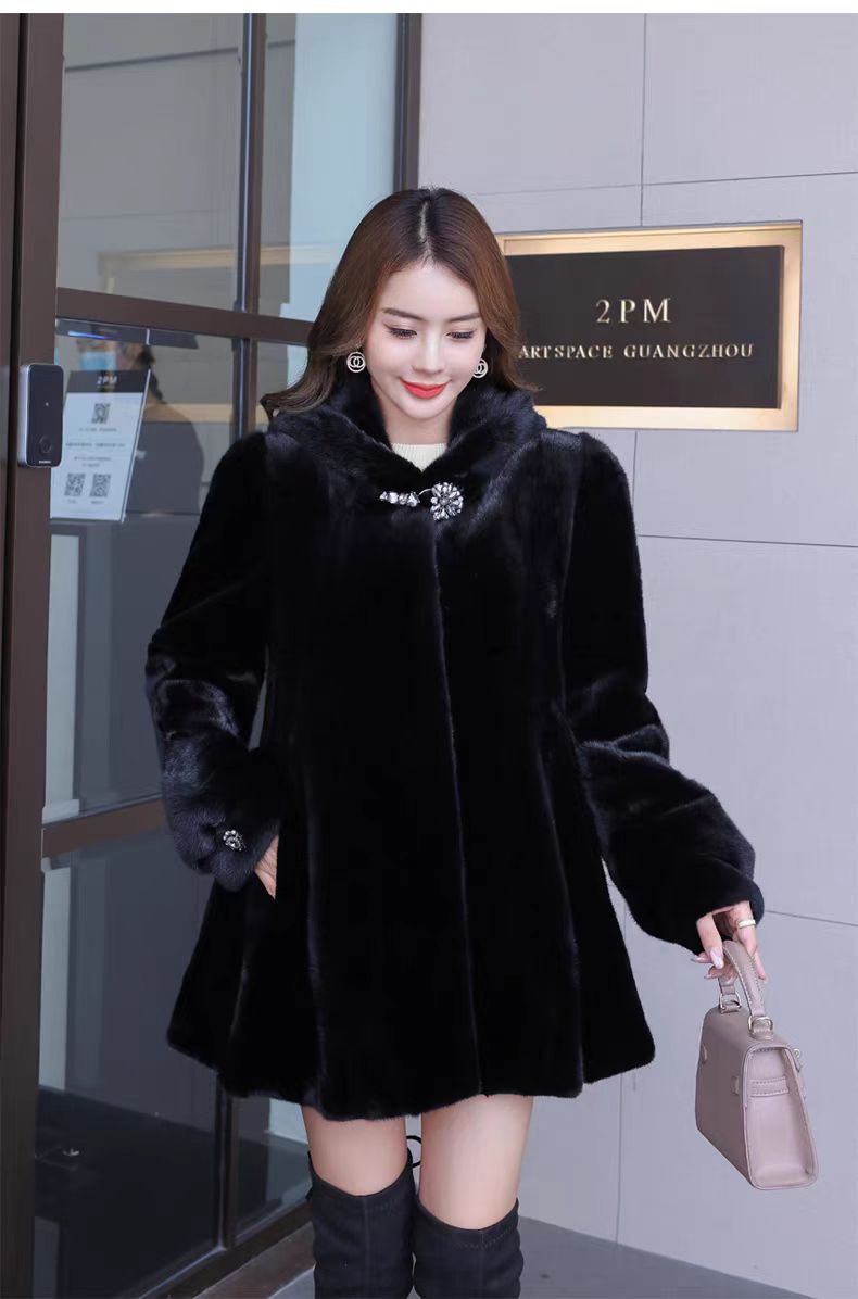 P【时尚款】2025年新款冬季高档防寒保暖大衣外套皮衣草经典本黑款