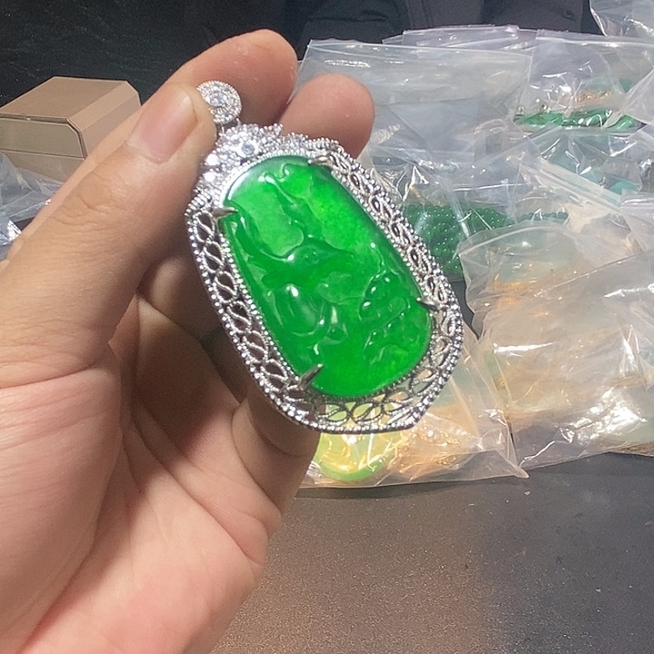 翡翠颈饰未镶嵌价格
