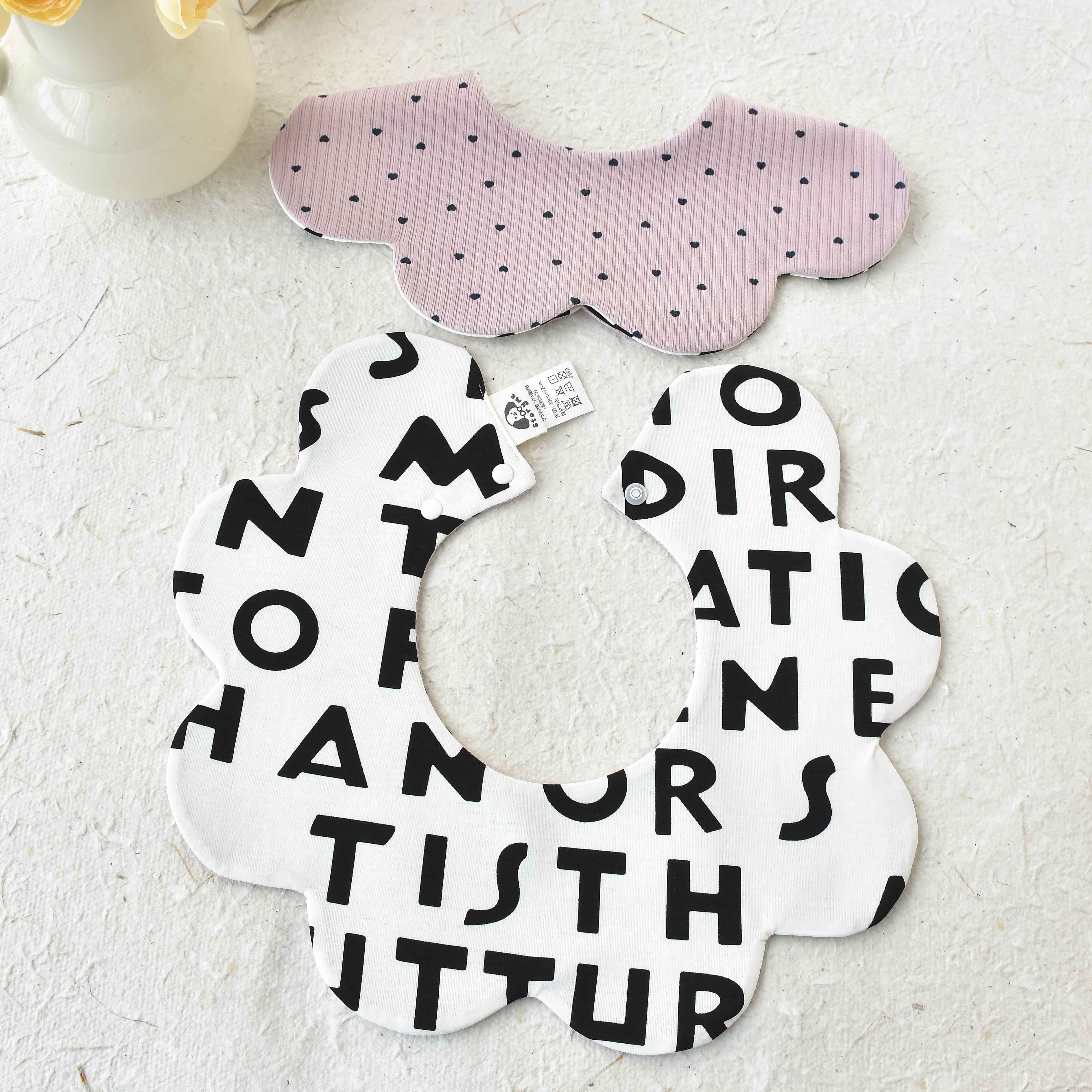 [y655]粉底爱心字母口水巾围兜新生儿防吐奶柔软透气可爱ins风