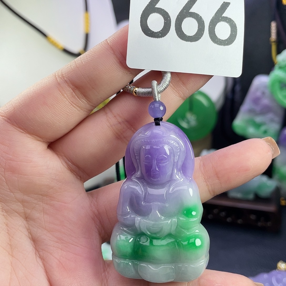 翡翠未镶嵌吊坠(赠链)