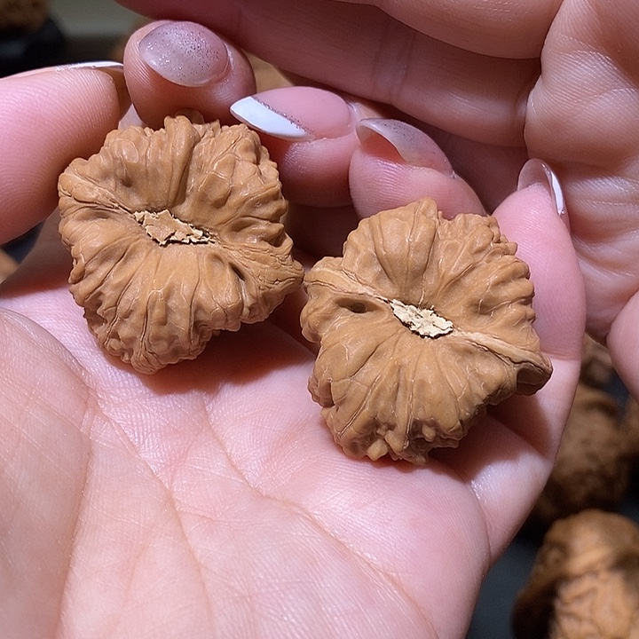 把件文玩核桃33金蟾凹底