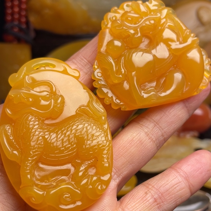 未镶嵌石英质玉（黄龙玉）颈饰j****a