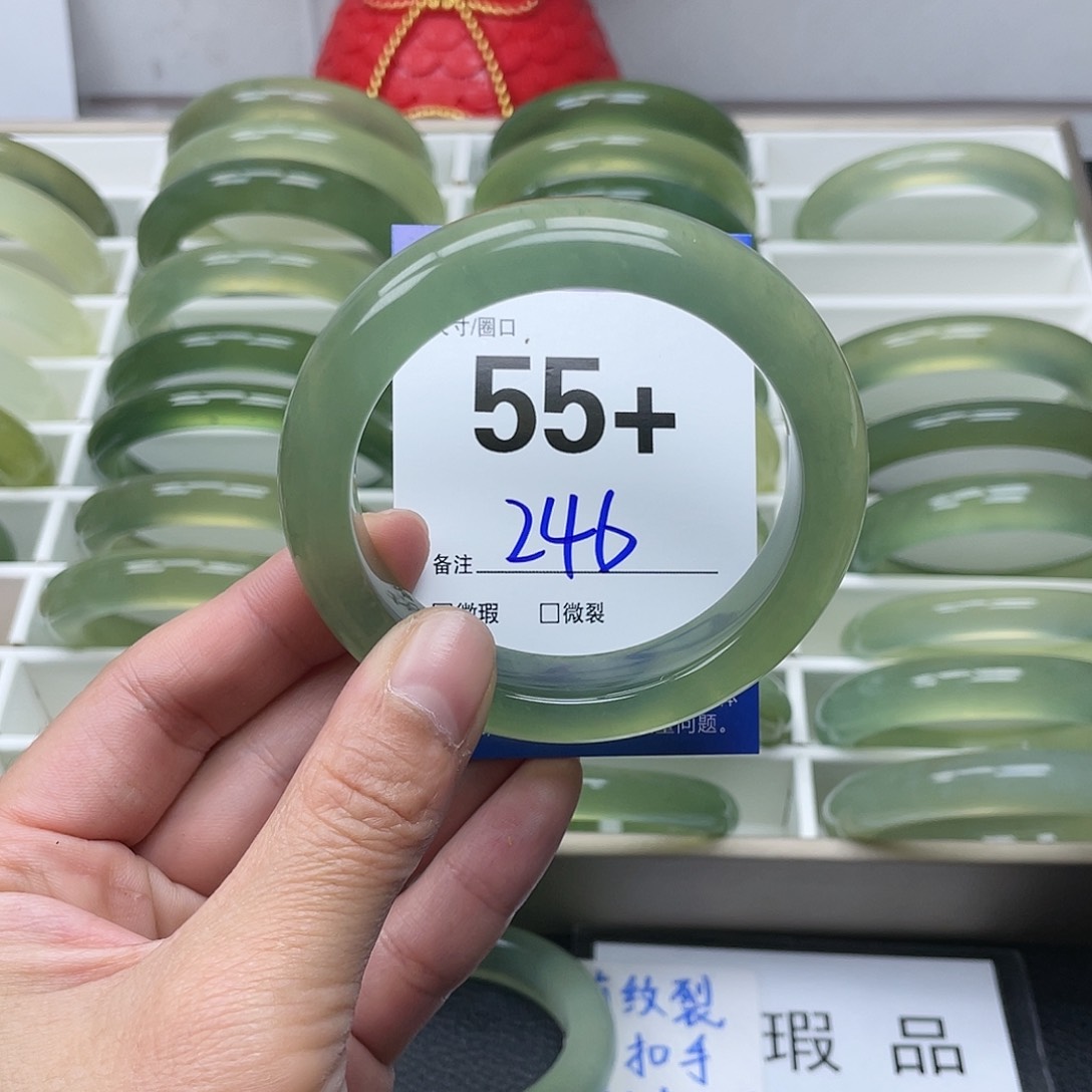 蛇纹石玉手镯未镶嵌