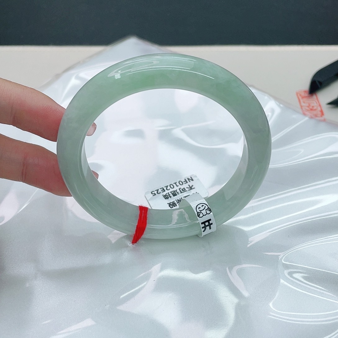 翡翠手镯未镶嵌正57.6