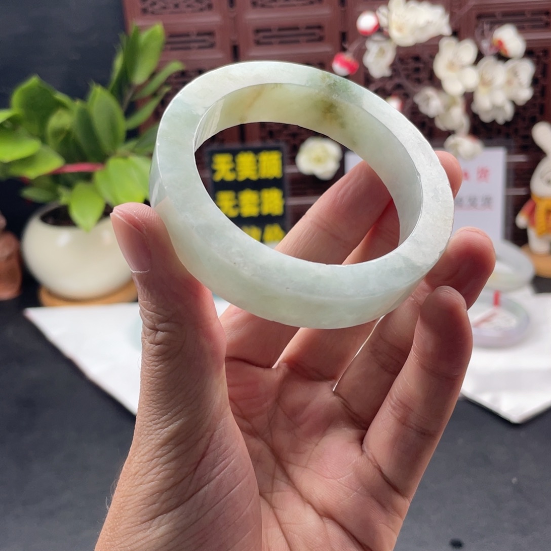 定制翡翠未镶嵌翡翠手镯