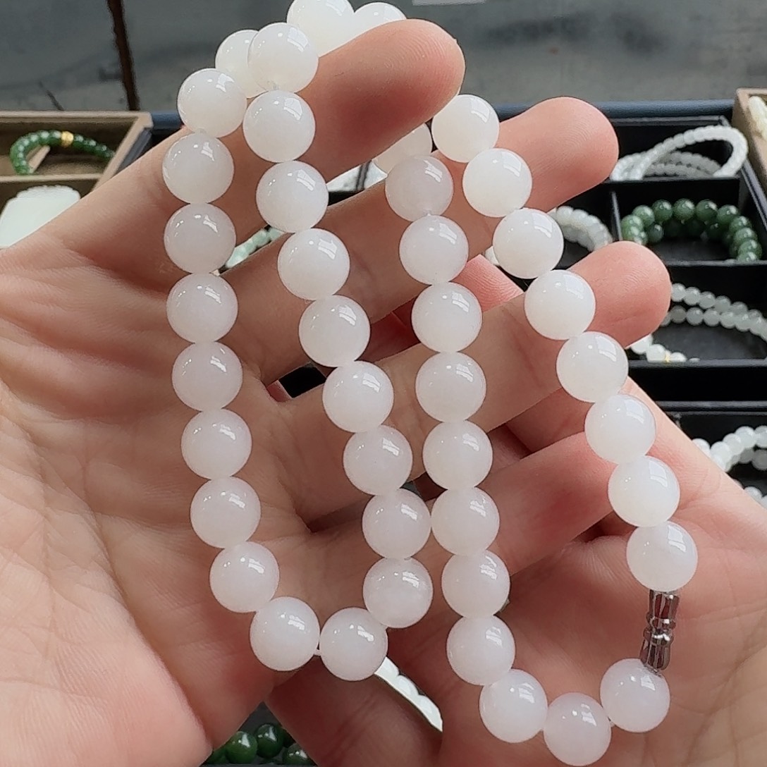 和田玉颈饰未镶嵌