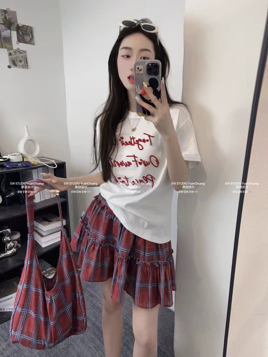休闲学院风圆领短袖T恤上衣夏季搭配格子短裙带包套装高腰百搭