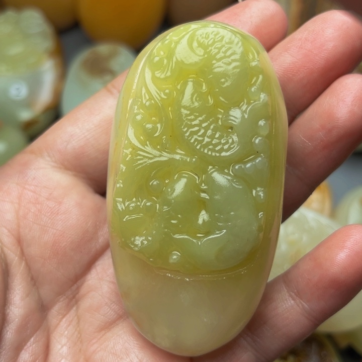 石材方解石手把件鱼
