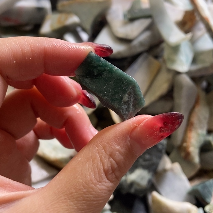 翡翠颈饰未镶嵌天然翡翠