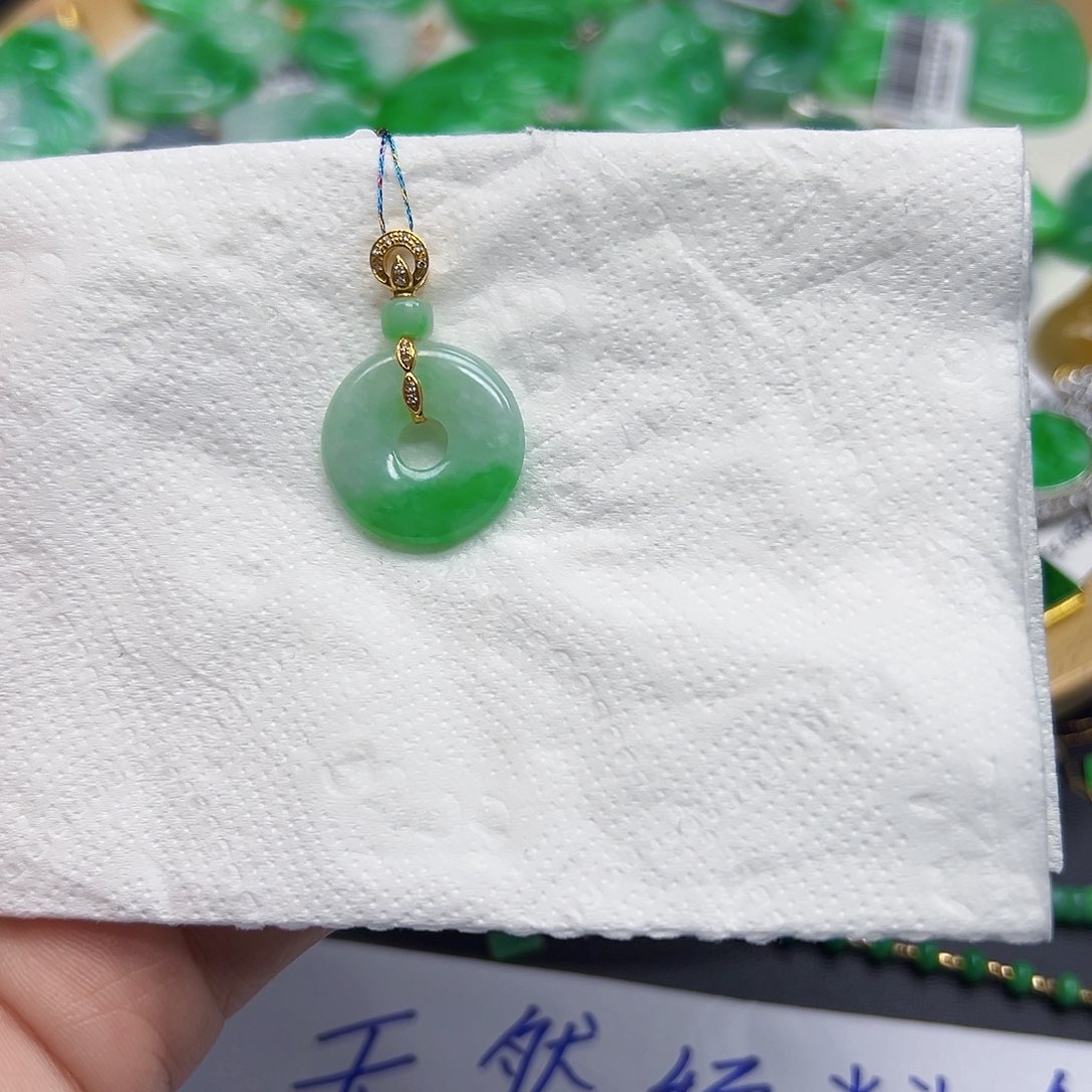 翡翠颈饰18K金镶嵌天然缅料A货一件