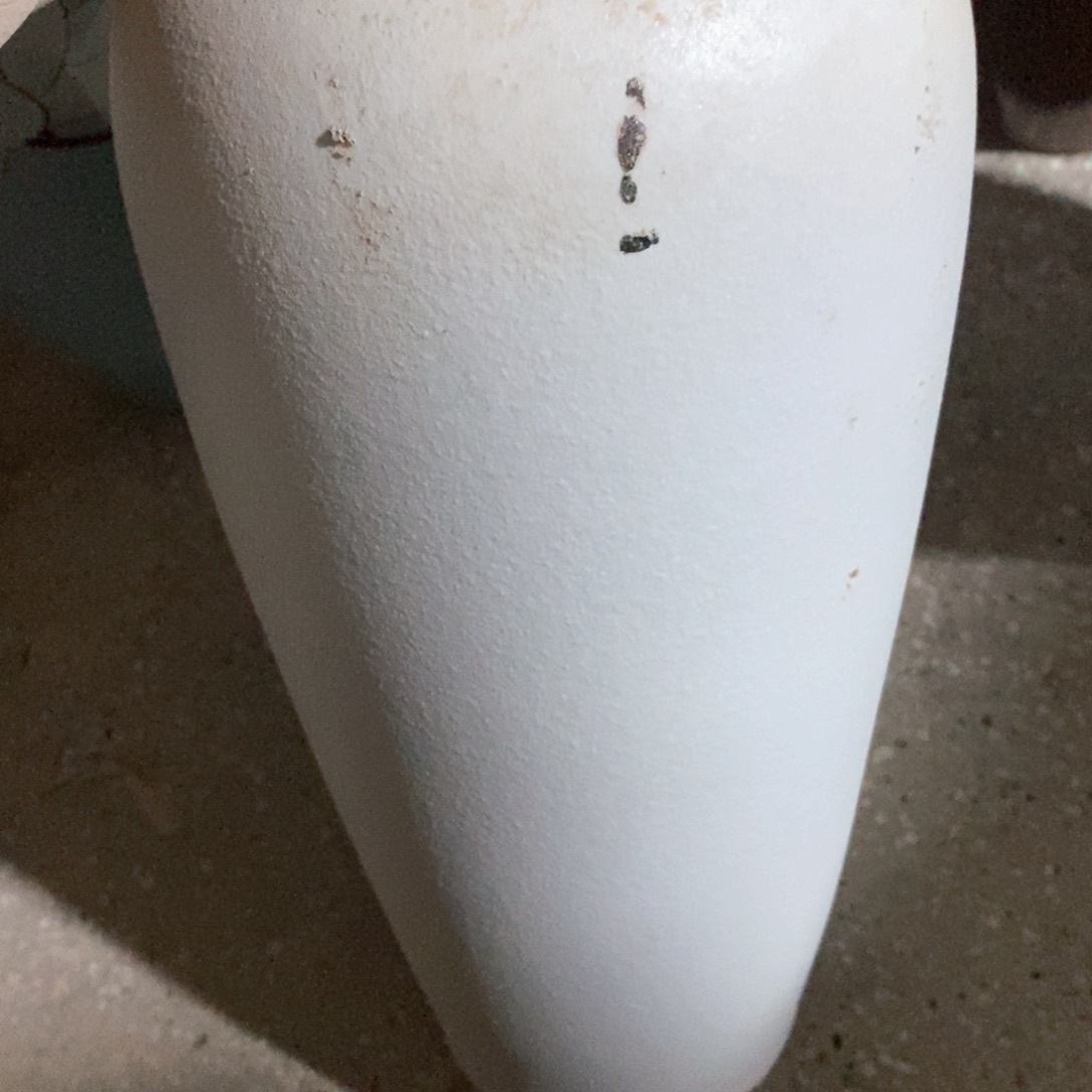 瑕疵纯白色高号花瓶