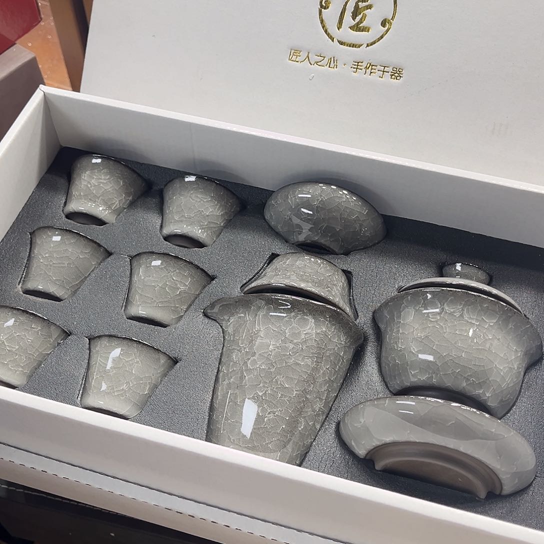 孤品茶具套装等。           