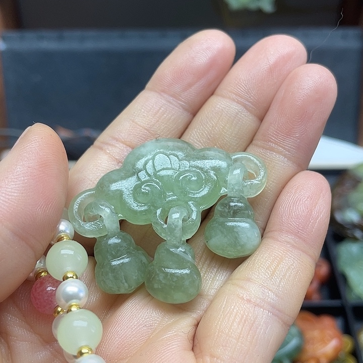 未镶嵌蛇纹石玉颈饰