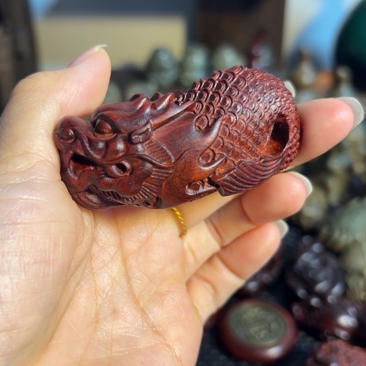 把件小叶紫檀龙鱼