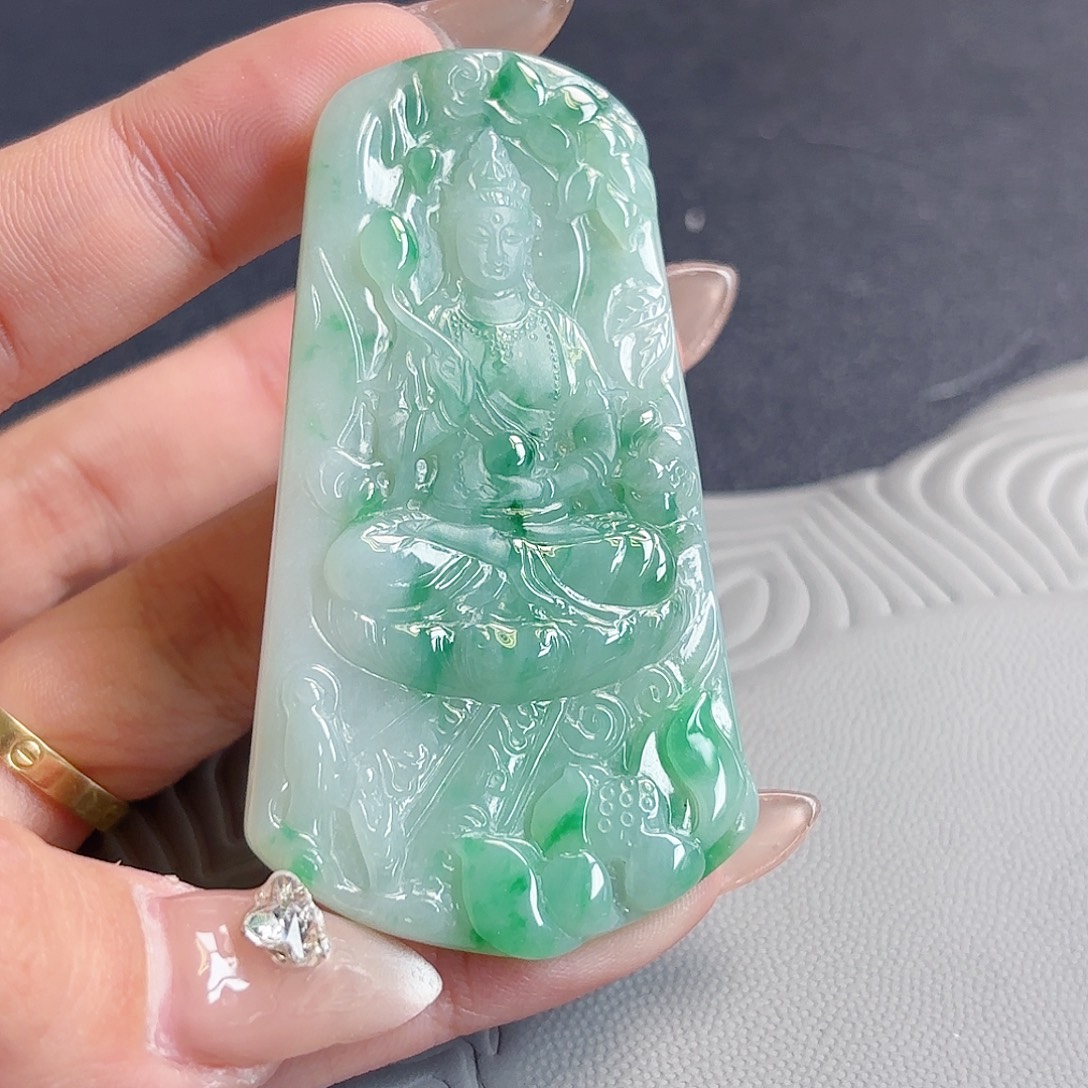 翡翠未镶嵌颈饰观音