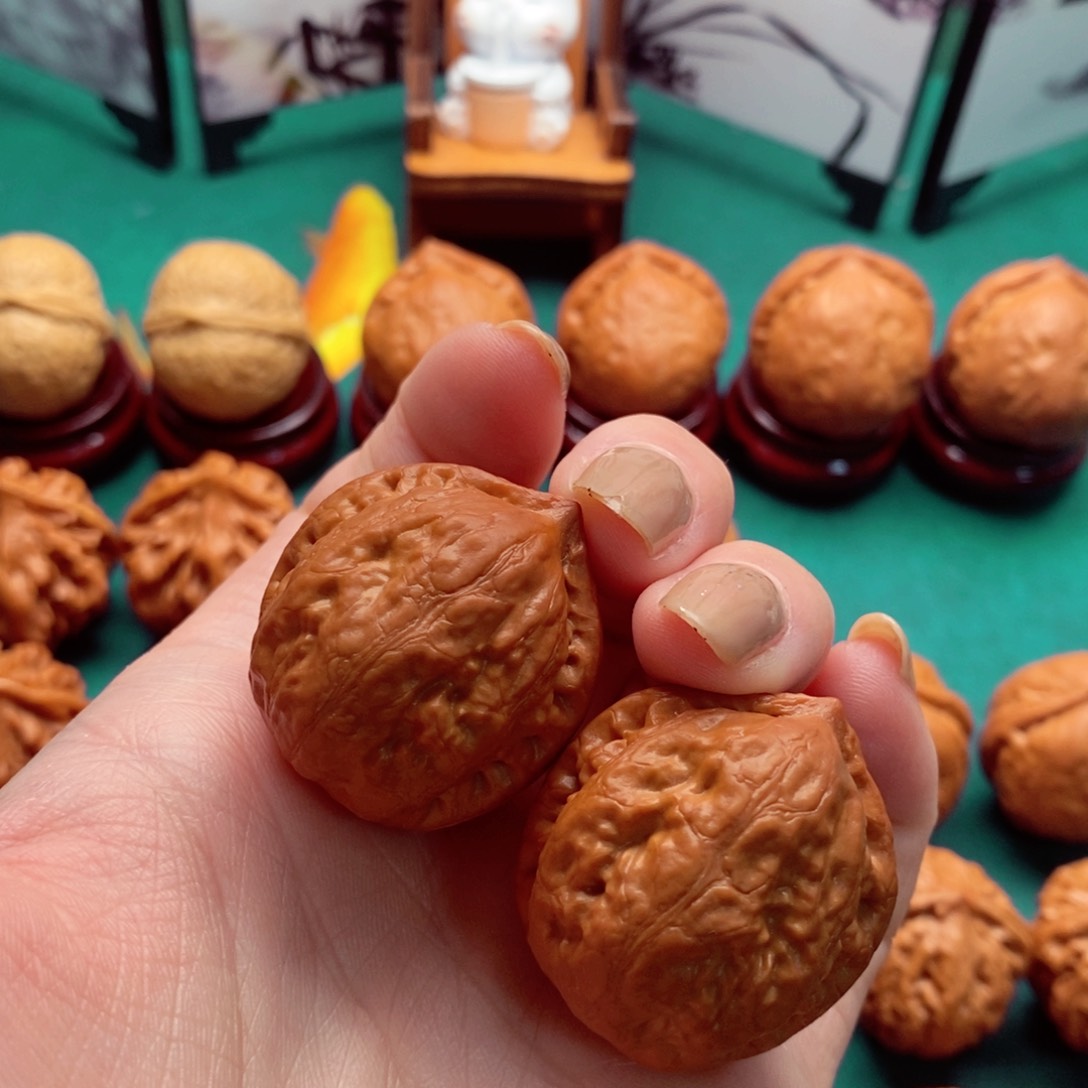 文玩核桃吊坠龙胆石