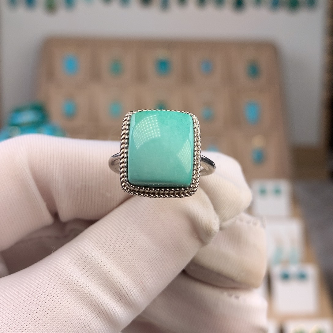 绿松石18K金镶嵌耳饰